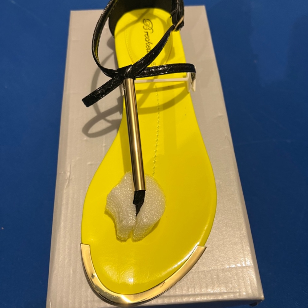 Shoes - Picture 4 of 9